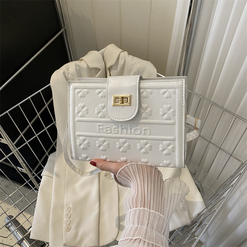 Women’s fashionable and versatile shoulder bag
