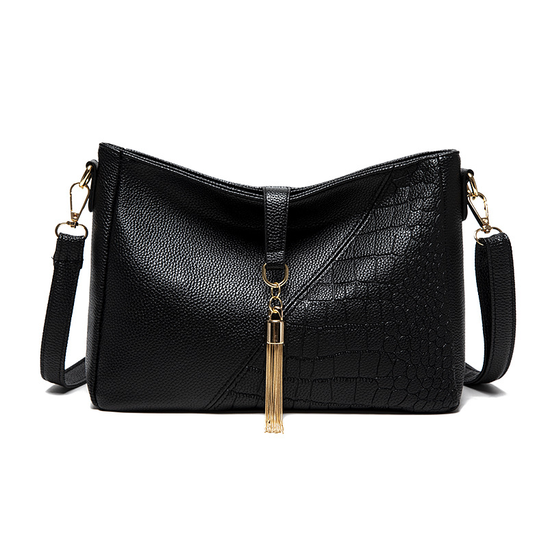 Ladies fashionable and practical clutch bag