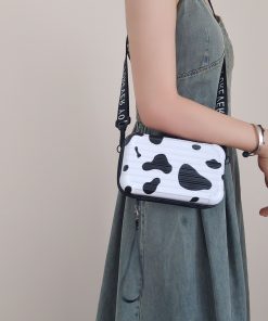 Women’s fashionable and versatile handbag