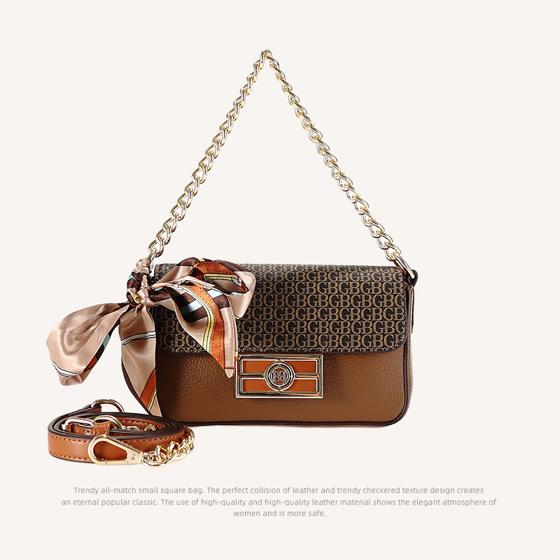 Women’s fashion outing bag
