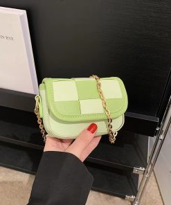 Women’s fashionable and versatile handbags