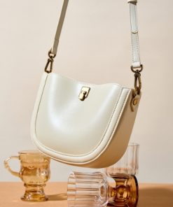 Women’s Fashion Pearl Clutch