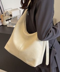 Women’s fashion outing bag