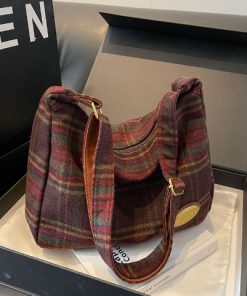 Ladies fashion shoulder handbag